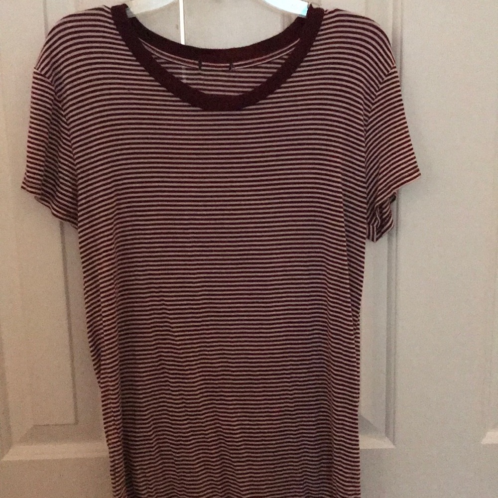 BURGUNDY STRIPED TEE
